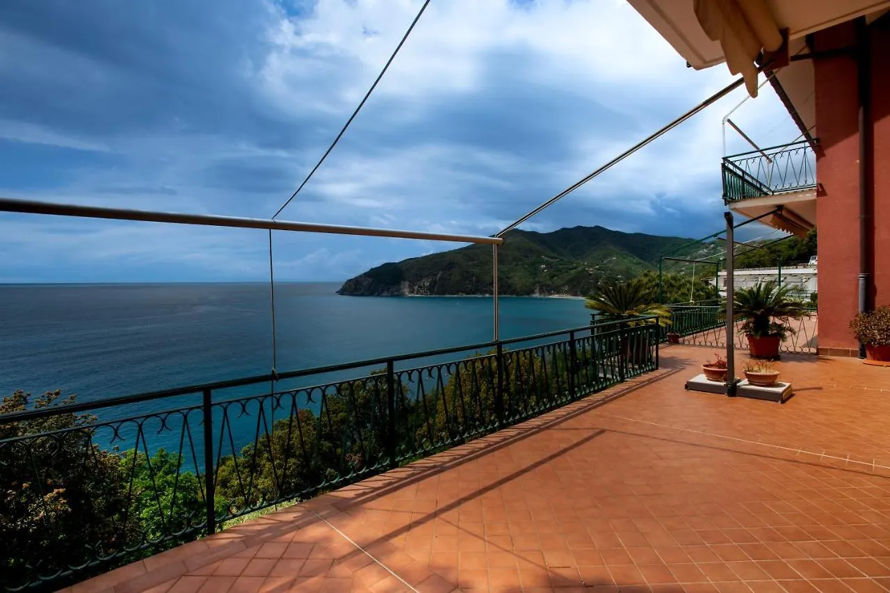 Apartment 080 - La Villa Storica Il Vigneto 45B, Terrazza Sul Mare - Parcheggio Privato Gratis Moneglia